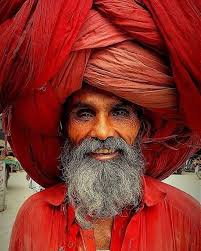 🇵🇰 A devotee wearing a Sufi headdress (Sindh, Pakistan) by Salman Alam  Khan (@thesalmanalam)