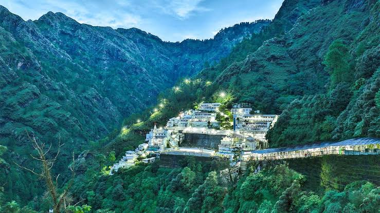 Vaishno Devi Shrine: Where Spirituality, History, and Devotion Converge - माता वैष्णो देवी मंदिर की गुफा कितनी पुरानी है? जानिए इसका इतिहास | Jansatta