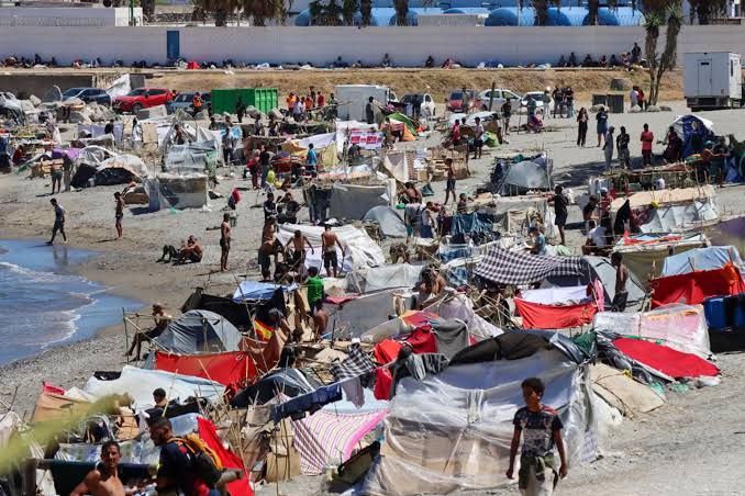 Sanidad estima que los migrantes en Ceuta podrían ser realojados en dos o tres semanas | Sociedad | Cadena SER