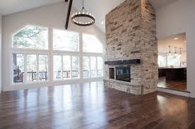 Natural Stone Wood And Earthy Color Tones Make This Modern Colorado Home An Ideal Getaway Colorado Interior Design Colorado Homes Living Room Designs