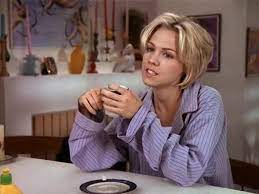 Jennie garth hairstyles are a common choice for natural blondes or those blessed with baby fine hair. Pin On Beverly Hills 90210
