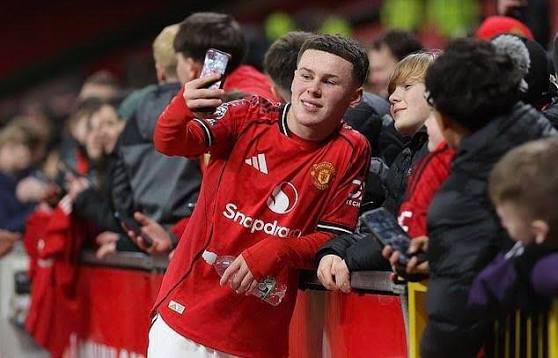 Wayne and Coleen Rooney make feelings clear as Kai's Man United ban lifted