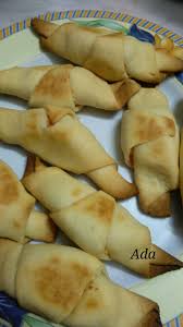 Se avete la sfoglia rettangolare è meglio, io avevo la rotonda. Cornetti Salati Light Ingredienti 1 Sfoglia Rotonda Di Pasta Brise 1 Confezione Di Formaggio Spalmabile Light Filad Panini Per Hot Dog Ricette Cornetti