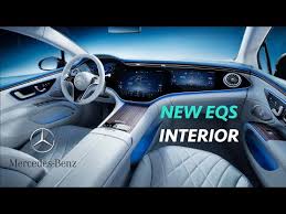 Mercedes already unveiled the eqs' interior a couple weeks ago, but getting to see it in person was something else. Mercedes Eqs 2022 First Look At Crazy New Interior New Mbux Hyperscreen Hindi Xanh