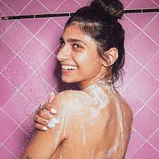 Mia Khalifa Posts Hot Bathing Pictures; Fans Say, Need Fire Extinguisher  - News18