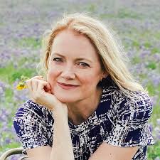 Kelly Willis's Instagram, Twitter & Facebook