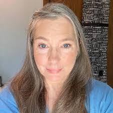 Lori Sansom's Instagram, Twitter & Facebook