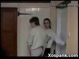 Hotrubberbabe magdi aastal lateks | sukelduda maailma retro porno ja tunnete beat uhke naine. Weird Latex Gal Masochiatic Makeout Porn