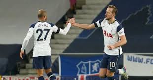 أشاد اللاعب الإنجليزي لتوتنهام هوتسبرز، هاري كين، بمنافسه على لقب هداف الدوري الإنجليزي الممتاز، النجم المصري محمد صلاح، وأكد أنه لا يستطيع التحكم بما يفعله. Zdn 0kwveshnbm