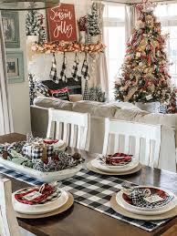 Casual Christmas Table Setting Idea For A Cute And Simple Look Christmas Table Settings Christmas Table Table Settings Everyday