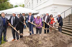 Metro Inclusive Health breaks ground