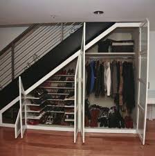 Schrank Unter Weisser Treppe Dient Als Wasche Fur Schuhe Hosen Und V Als Buanderiebla Schrank Unter Treppe Treppe Weiss Keller Deko Ideen