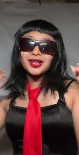 Paula Meeker's Instagram, Twitter & Facebook