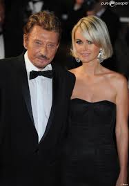 Révélé en 1960 par le titre souvenirs, souvenirs extrait de son deuxième disque, johnny a accédé, dès l'âge de 17 ans, à une notoriété telle que l'argent a commencé à. Johnny Hallyday A Surmonte Des Epreuves De Sante Aux Cotes De Ses Proches Et Notamment Sa Femme Laeticia S Il A 66 Ans Et Elle 34 Ans Les 32 Ans De Difference Purepeople