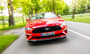 The namesake of the pony car automobile segment, the mustang was developed as a highly styled line of sporty coupes and convertibles der. Fahrbericht Ford Mustang Gt Cabrio V8 Urgewaltiges Urgestein Automativ De Das Auto Magazin
