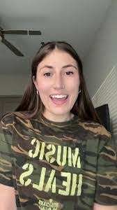 Nicole Parrillo's Instagram, Twitter & Facebook