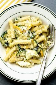 Summer Pasta With Zucchini Ricotta And Basil Recette Plat Principal Bon Appetit Cuisine Et Boissons