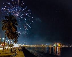 Mumbai Just Got Lit Diwali Celebrations And Fireworks At The Iconic Marine Drive In Mumbai Diwali In Mumbai Diwali Celebration Festival Photography