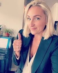 Jennifer Lenker's Instagram, Twitter & Facebook