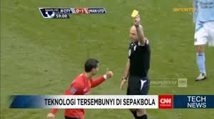 Permainan sepak bola dilaksanakan selama 90 menit dan terbagi 2 babak. Ini Nih Caranya Wasit Sepak Bola Berikan Keputusan Yang Adil Youtube
