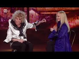Da esponente del beat a interprete della canzone d'autore italiana e francese. Ornella Vanoni Alias Virginia Raffaele Intervista Patty Pravo Facciamo Che Io Ero 07 06 2017 Youtube