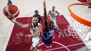 Juste avant d'affronter l'italie ce mercredi 2 juin 2021 pour son quatrième match de préparation. La Victoire De L Equipe De France De Basket Face Aux Etats Unis Met Internet En Feu Gq France