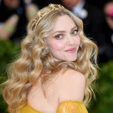 We're going to treat the hair with the curler and then weavе a braid, which should be narrow at the end. 30 Easy Cute Holiday Party Hairstyles For All Lengths And Textures Allure