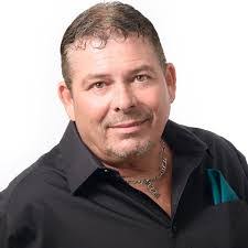 Stephen Creech's Instagram, Twitter & Facebook