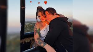 Le falta es plata”: la foto de Yeferson y Cintia Cossio por la que  recibieron muchas críticas - Semana