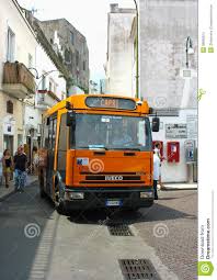 Check out viator's reviews and photos of capri tours. Autobus Urbano En Las Calles Estrechas De Capri Italia Imagen De Archivo Editorial Imagen De Europa Fachada 38680974
