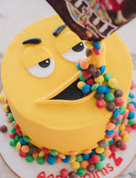 Gravity cake génoise chocolat fourée à la mousse coco, gravity cake smarties, gravity cake m&m's. Torten Dekorieren Mit Fondant 6 Susse Inspirationen Diy Family Tortendekorieren Torten Dekorieren Mit F Gravity Cake Anti Gravity Cake Gravity Defying Cake