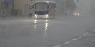 Wer das heute gesehen hatte, dem standen die tränen in den augen, was mutter natur da für einen schaden angerichtet hat. Dresden Mit Blitz Und Regen Unwetterwarnung Wieder Aufgehoben Menschen In Dresden