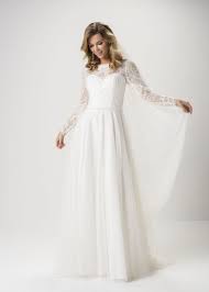 Jun 03, 2021 · das weltbekannte hochzeitskleid von prinzessin diana kann in einer neuen ausstellung bewundert werden. 223 Weise Brautmoden Brautkleider Kollektion 2021 Ella Swan 390162 Hochzeit De