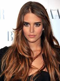 Aujourd'hui, nous partageons ce tutoriel technique d'une coiffeuse professionnelle vous expliquant en détail comment elle réalise un balayage dans les tons. Balayage Caramel Pour Donner De L Eclat A La Chevelure Foncee