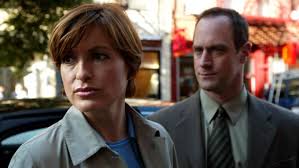 A crossover is when a character from one show appears as the same character in another show. Erster Law Order Crossover Trailer Mit Benson Und Stabler