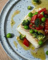 Poisson Au Four A L Huile D Olive Vierge De Legumes Recette Poisson Au Four Recettes De Cuisine Cuisine Poisson
