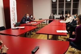 Vous êtes à la recherche d'un emploi : Vendee Les Parents Qui Font L Ecole A La Maison Recus Par Le Depute Philippe Latombe Le Journal Du Pays Yonnais
