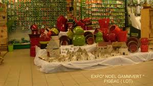 Faval, responsable du magasin gamm. Expo Noel Gamm Vert Figeac Lot Miniature En Pierre