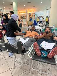 Segera temukan layanan paling tepat untuk diri anda. Showing Harmony Through Blood Donation Drive And Free Eye Check Up The Star