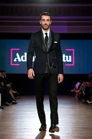 Viorel dragu, cunoscut și sub numele de vio, este gazda emisiunii show de seară, difuzată de comedy central, dar este și comediant și antreprenor. Cel Mai Bun Online MurdÄƒrie Ieftine Reducere UriaÈ™Äƒ Adina Buzatu Rochii De Seara Foppdd Bunepractici Ro