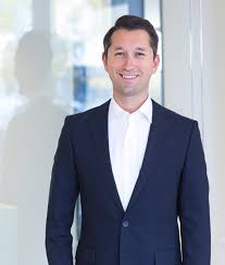Consultant bei bain & company. Cmf Capital