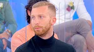 Nella puntata di uomini e donne su canale5, samantha curcio ha fatto la sua scelta, uscendo dal programma insieme ad alessio ceniccola.dopo un confronto disastroso con bohdan, la tronista ha. Uomini E Donne Alessio Cosa Fa Nella Vita Il Corteggiatore Di Samantha