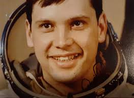He teamed with the soviet cosmonaut leonid popov. Autograph Vip Dumitru Prunariu A Romanian Cosmonaut He Flew In Space Aboard Soyuz 40 Spacecraft And Salyut 6 Space Laboratory