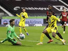 Bvb / freie wähler wird diesbezüglich eine wiederherstellung der ursprünglichen praxis beantragen, wonach auch sammelbeschwerden als grundlage für maßnahmen dienen konnten. Bvb Gegen Frankurt Youssoufa Moukoko Und Giovanni Reyna Retten Punkt Bvb