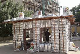 Eco haus sustainable worker collective. Recycling Hauser Aus Plastikmull Fur Krisengebiete Chance Oder Irrweg