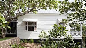 Black And White House Exterior Australia Dulux Whisper White House Paint Exterior Exterior House Colors House Exterior