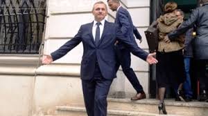 Sentinţa în dosarul în care liviu dragnea este judecat pentru instigare la abuz în serviciu şi instigare la fals intelectual este aşteptată vineri, cu o zi liviu dragnea a fost confruntat în instanţă cu fosta directoare a dgaspc teleorman, floarea alesu. Dragnea Condamnat Pentru Ca Este Dumnezeu Motivare Aberanta A Judecatorilor Iccj Geanina Cristina Arghir Si Constantin Epure Care L Au Condamnat Pe Liderul Psd Liviu Dragnea La 3 Ani Si 6 Luni