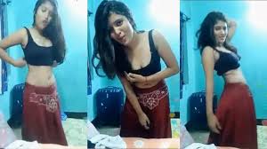 Desi Hot Indian College girl Shaking Boobs Dance in Desi Bollywood Song
