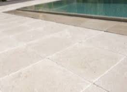 Pour votre intérieur, vous souhaitez poser un matériau qui offre les avantages du parquet mais sans les inconvénients. Carrelage Dalle En Pierre Blanche Portugal Espagne France Italie Pour L Interieur Chez Pierre Et Sol Fournisseur Online Les Pierres Bleuess Ou Petit Granit Sont Aussi Originaires De Soignies Province Du Hainaut Belgique