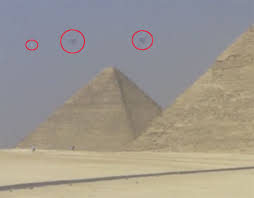 Archaeologists believe egypt's large pyramids are the work of the old kingdom society that rose to prominence in the nile valley after 3000 b.c. Shock Claim Ancient Egyptians Did Not Build The Pyramids World News Express Co Uk